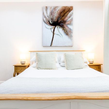 Spacious 4Br House, 2 En Suites With Garden & On-Site Parking Maidstone Bagian luar foto