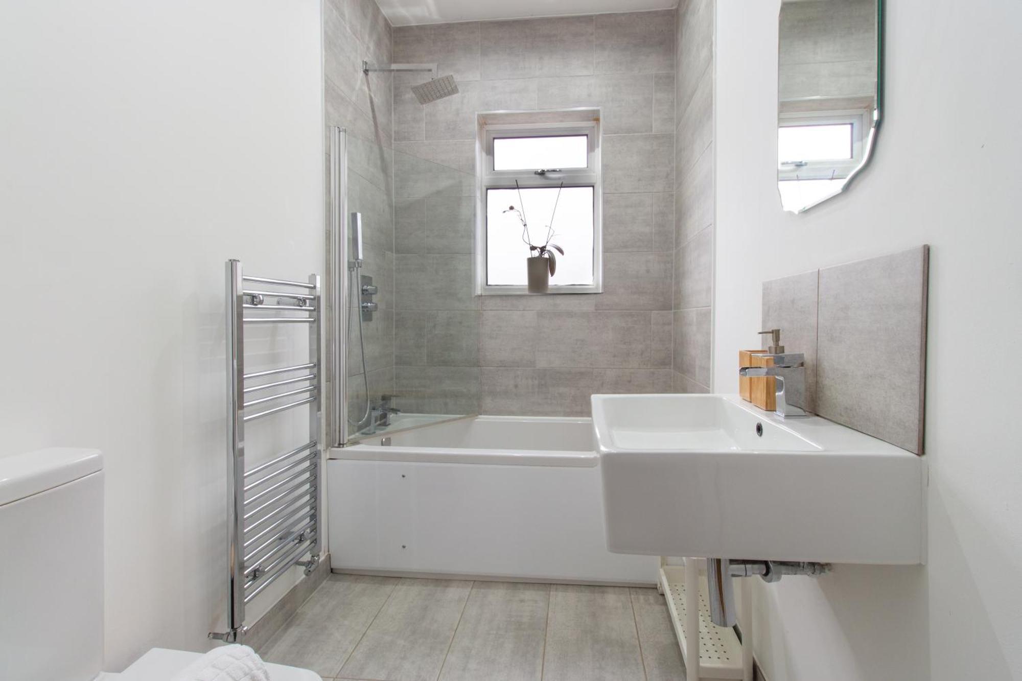 Spacious 4Br House, 2 En Suites With Garden & On-Site Parking Maidstone Bagian luar foto
