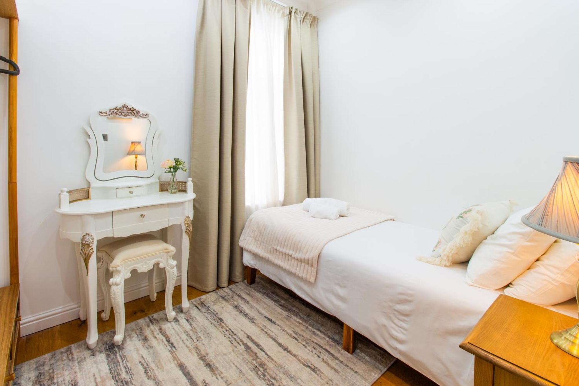 Spacious 4Br House, 2 En Suites With Garden & On-Site Parking Maidstone Bagian luar foto