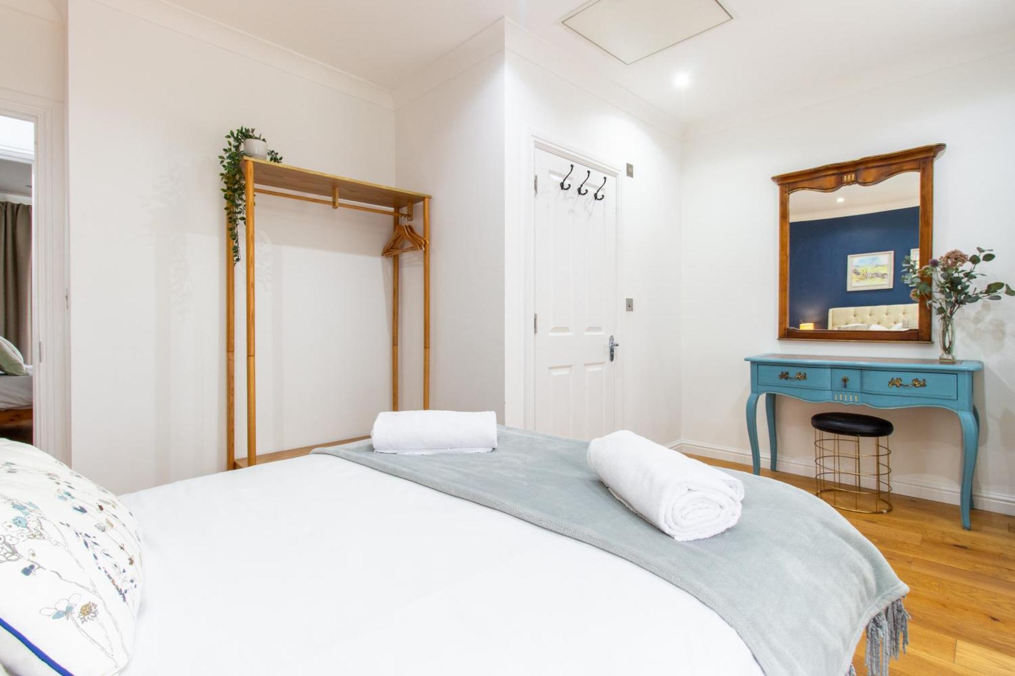 Spacious 4Br House, 2 En Suites With Garden & On-Site Parking Maidstone Bagian luar foto