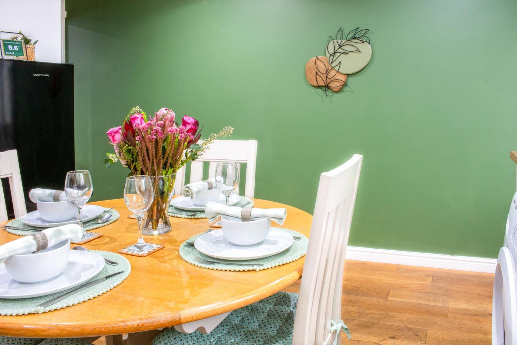 Spacious 4Br House, 2 En Suites With Garden & On-Site Parking Maidstone Bagian luar foto